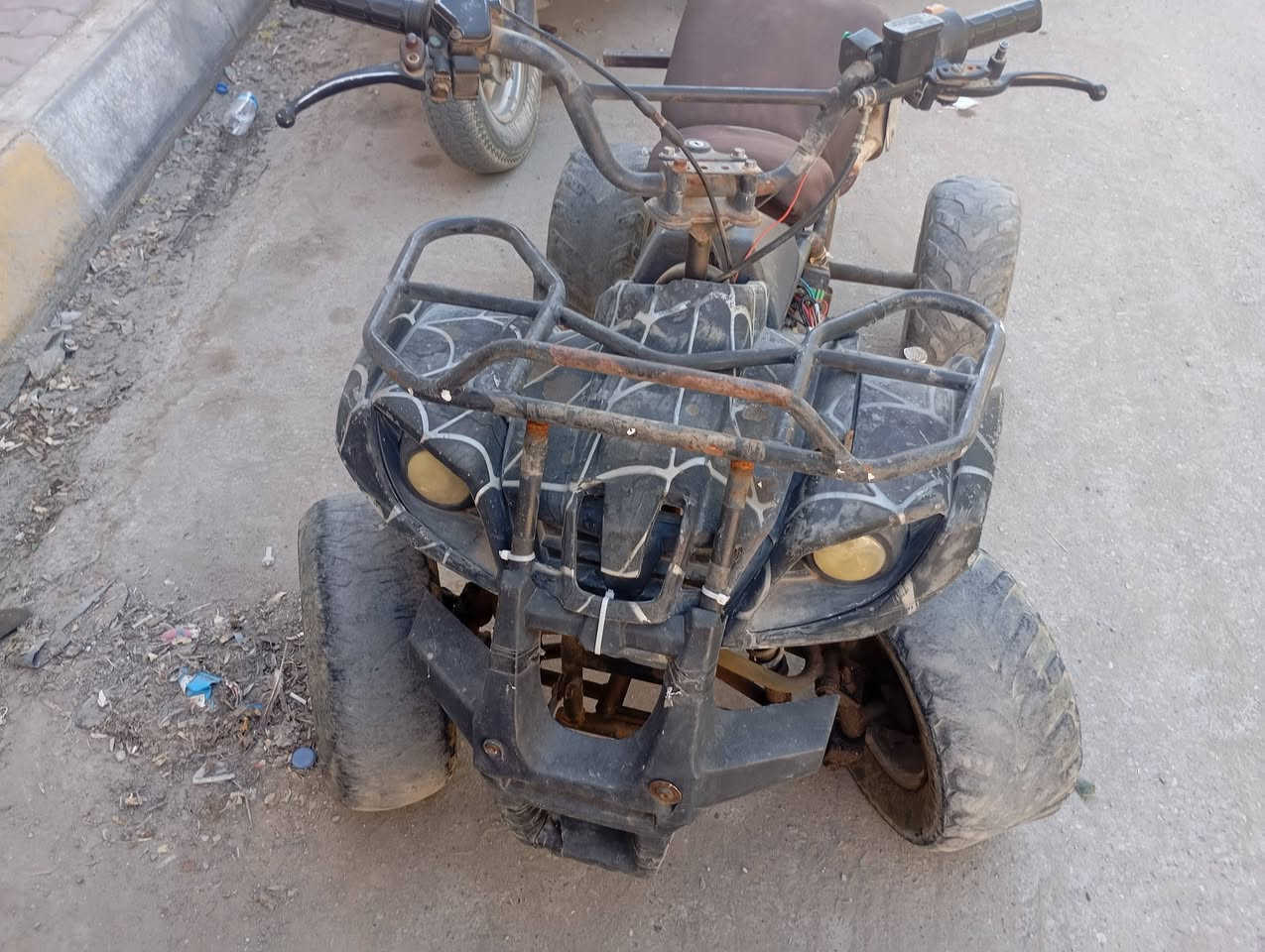 السلام عليكم دراجه رباعيه للبيع السعر 250 وبيها مجال المكان بعقوبه بهرز الاتصال ع الرقم ***********
