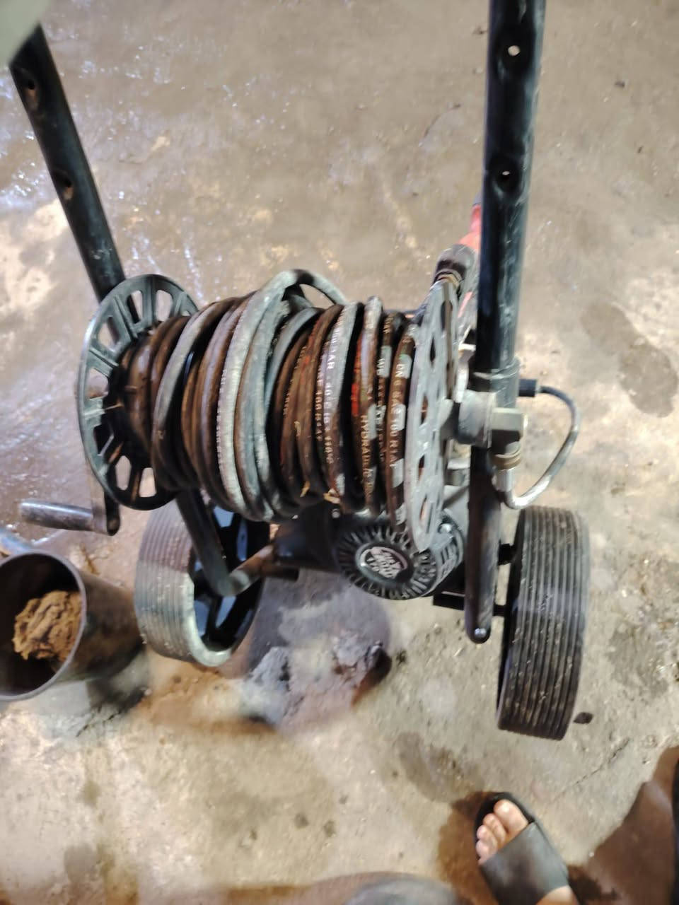 مضخة بانزين حجم ٢٥٠ بارت للبيع العنوان الزعفرانيه ***********
