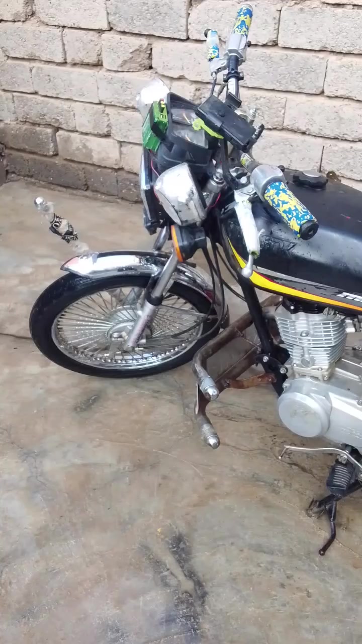 سلام عليكم ورحمة الله وبركاتة  مطوار اربع كير محرك مفتوح شرط نشاط صلنصه رياضي سترين رياضي  كهربيات كامله  نص هندر  كلشي ما عيزوو 
سعر 350 بي مجال لي شرايي مكان بيجي 
رقم ***********
