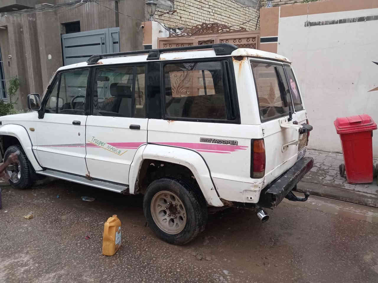 سلام عليكم سياره ايسوزو جيب مكينه كير جدد دواخل جدد  سعر 25 مجال قليل للتواصل ***********
