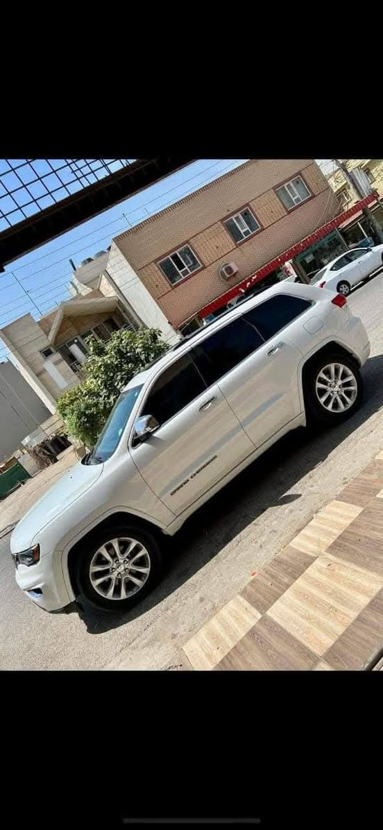 JEEP GRAND CHEROKEE Limited X_ HEMI V8
جيب گراند شيروكي 2017 كلين تايتل V8 5.7L
المواصفات//
:- اللون ابيض
:- بصمة 
بانوراما قطعتين
:- تشغيل عن بعد
:- فور ويل 4✖️4
:- كشنات جلد  
:- صندوق كهربائي 
:- رادارات جانبية 
:- كشنات كهرباء
:- كاميرا خلفية 
:- حساسات خلفية
:- شاشة كبيرة
:- كشنات تبريد و تدفئة 
:- ستيرن تدفئة 
:- توقف ذاتي عند الرجوع للخلف 
:- ثلاث انظمة قيادة 
:- تبريد قطعتين ثلج
:- ماشية 104mi   
ومواصفات اخرى معروفة.
رقم اربيل بأسمي
مكان السيارة كربلاء المقدسة.
السعر 275 ورقة
موبايل ***********

