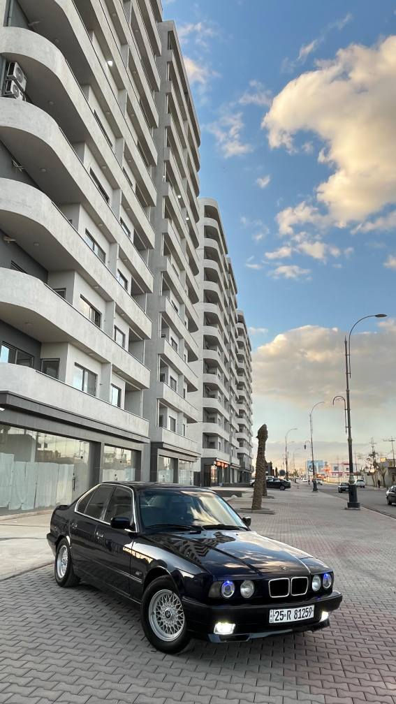 سلام عليكم بي ام محرك 525 1994  سياره تبريد تدفئه بشرط سنويه باسمي لحد 2029 بطاقه بانزين موجود سياره حداديه جديد تاخم امامي خلفي جديد صبغ عام لجماليه بدون ضربه سياره وارد الماني سعر 80 وبي مجال 
رقم هاتف *********** اعذروني مااجاوب تعليق واذا مو شرايه لاتكسر حلالي وشكرا كركوك, العراق
