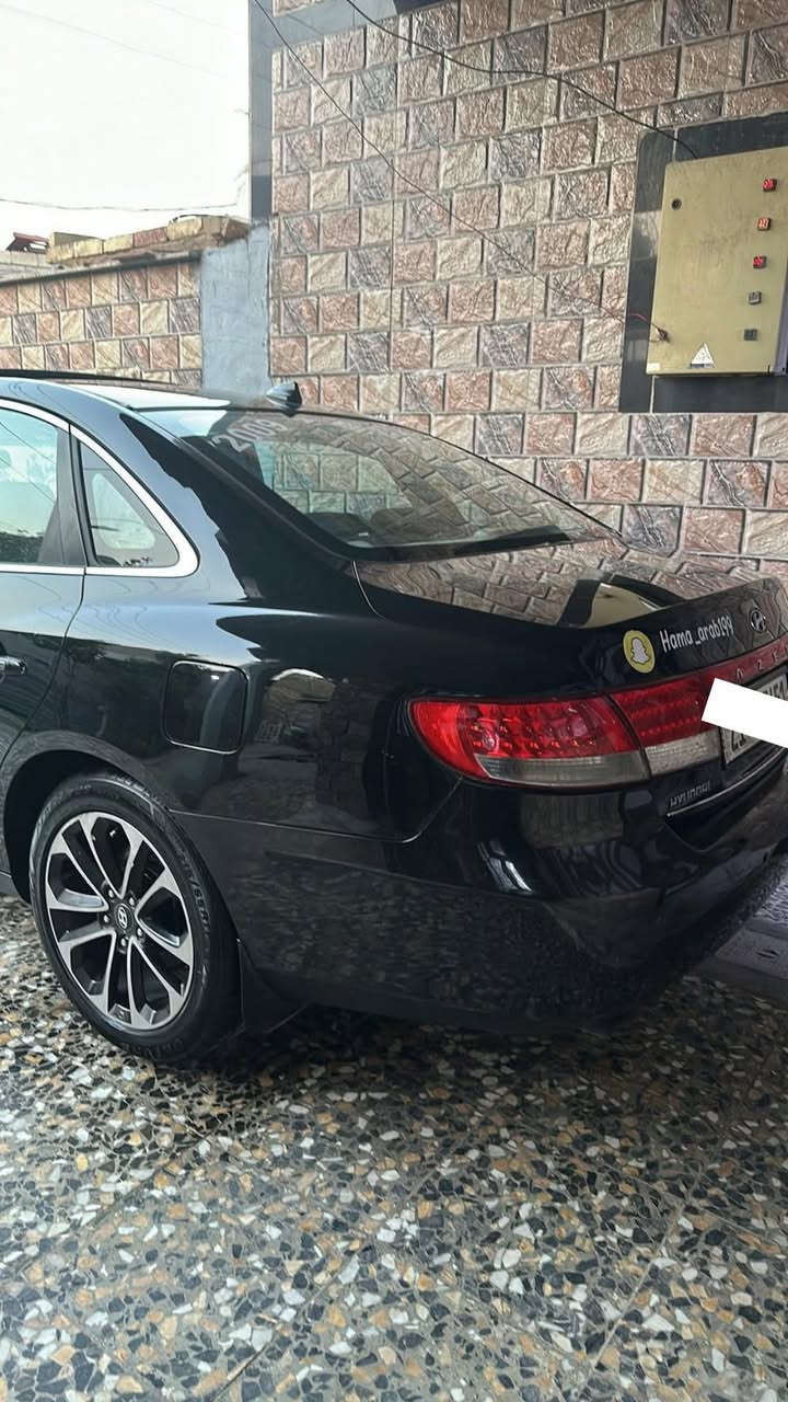 السلام عليكم للبيع هونداي ازيرا 2009خليجي  السيارة بيهة 3قطع صبغ فقط بدون اي دواخل  وبدون حادث السيارة فول مواصفات رقم سليمانية  بسمي شرط التحويل ارقام وسنوية جدد مكينة 3300  المواصفات فتحة سقف كشنات جلد كشنات كهرباء مري شفط اشاير بلمري شاشة وكامرة وحساسات  لايت زنون سستم سماعات انفنتي  مكاني بغداد الشراي اتصل وبيك  خير ودلل ***********السيارة احلا من الصور  وجاهزة
