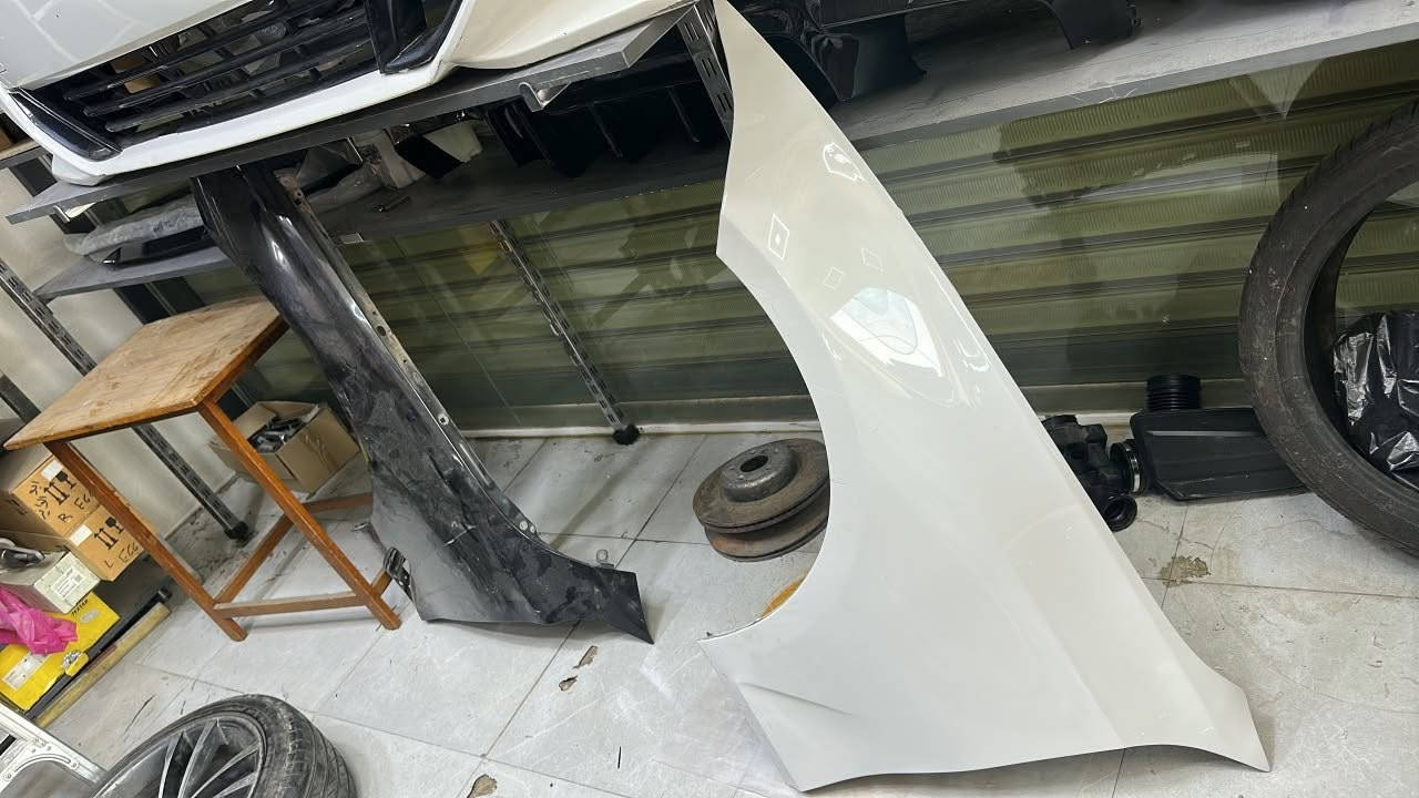 شركة الفارس 
توفرت مجموعه من الغراض المستعمله الوكاله 
يوجد جميع انواع الحداديه لسيارة bmw G,F,E series 
يوجد جميع اغراض المحرك والكير 
***********
***********
