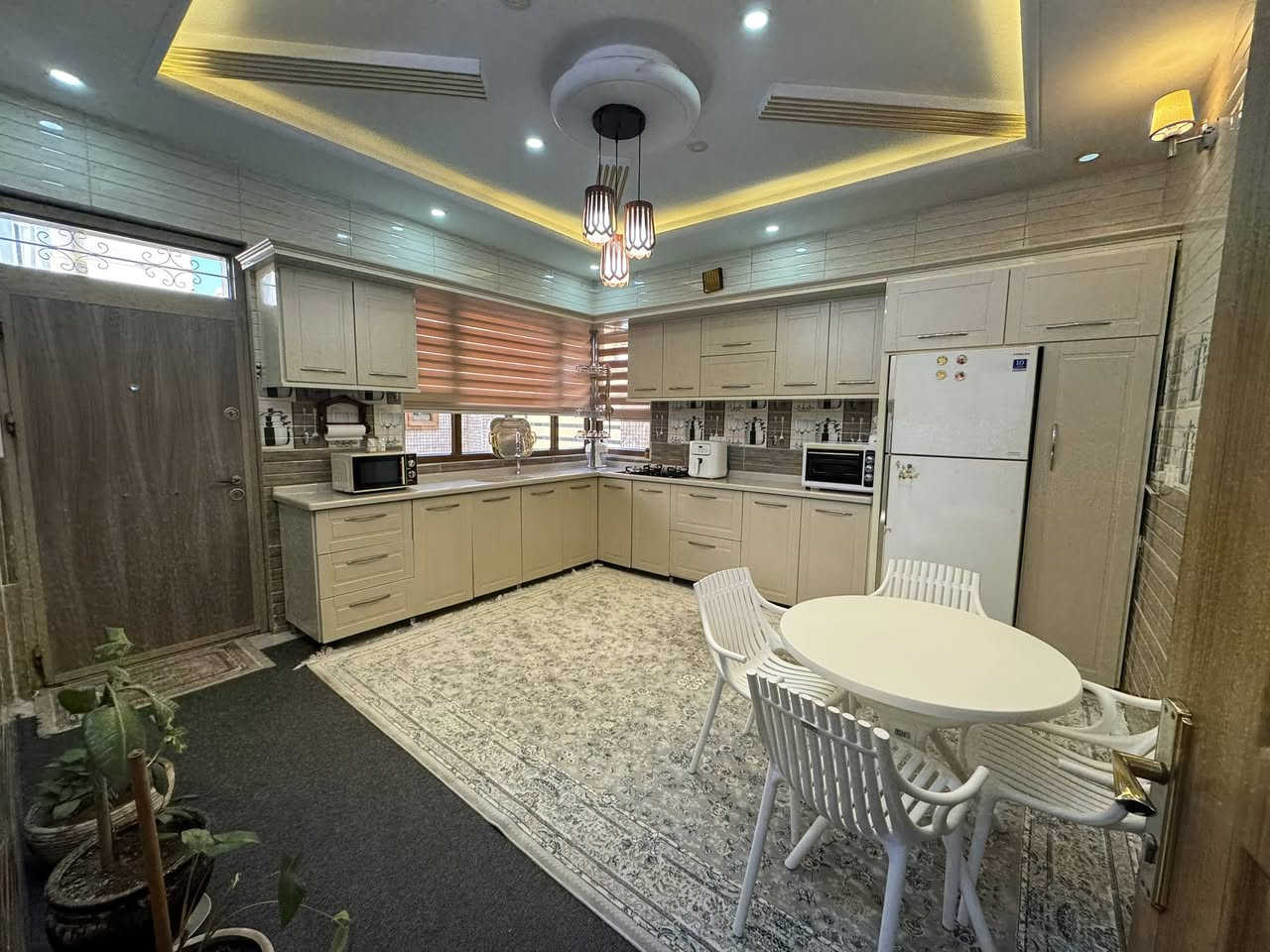 منزل‏￼ مساحة 120متر للبيع في حي #هفالان  ‏(مركز المدينة  اربيل) 
 خانوو بۆ فرۆشتن لەگەرەکی  #هەڤاڵان   
مساحة:- 120متر
  يتكون من :-
أستقبال 
 مطبخ 
هول
 صحيات 
4 غرف نوم
البيت #طابو يسجل بأسم اي شخص يحمل الجنسية العراقية 
‏📍موقع البيت:-هفالان قريب عل سايدين منارة 
  —————————————
‏ للاستفسار 
كورك ***********📞
اسيا ***********📞
—————————————
📍موقع عقارات جميل:- اربيل هفالان خلف مطعم باب الحارة 
 https://maps.google.com/?q=36.194012,44.049461
—————————————
