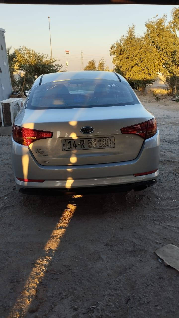 كيا اوبتما K5 موديل 2011
وارد كوري خطين.... محور خط واحد دووش 

لون سلفر 

#مكفولة من الضربة 

#مكفولة من التبديل.... للعلم الوارد الكوري ماينكفل من الصبغ. 

#تبريد قطعتين ممتاز 

#حدادية جديده قبل شهر مسويها مشط جديد

تخم تاير جديد 

#رقم بصرة باسمي... تحويل مباشر... رقم انكليزي 

#السعر 110$ والشراي يدلل 

اريد ابيع واليجي حياه الله 

#البصرة ابو الخصيب / كوت ثويني 

***********
السيارة تاخذها وتفحص وين مايعجبك
