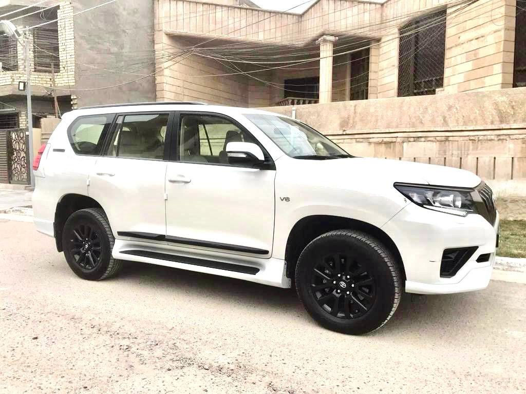 السلام عليكم
تويوتا برادوا ابيض مدنايت  SAS  2021  TXs
‎سلايت وبصمه وتشغيل عن بعد 
‎لايت اسود وبخاخ لايت ولد نهاري 
‎شاشه أندرويد  GPS وكامرا وهوك وحساس خلفي
مانع انزلاق ومانع انحدار ونظام الامان 
كشنات جلد والامامي كهرباء عدد 2
دبل تانكي شاحن واير ليس مري شفط  اصليه
ويل كب اسود حجم 18 
السياره جديده ماشيه 69000  الف KM
مكفوله وعلى وضع الوكاله رقم بغداد 
معروفه مواصفات المدنايت
السعر 45000
***********
***********
