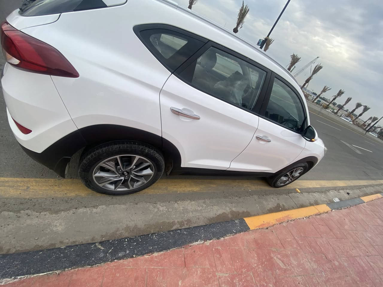 السلام عليكم 
للبيع توسان 2018
وارد كوري سايد بريك بالرجل 
رقم بغداد الماني سنوية لنهاية 2027
محرك 2000 دوش
5 ويل كب 
يدات نيكل
تبريد قطعتين
حساسات خلفية
تبريد بالجكمجة
حاجب لايت دبل لد 
مري كهرباء و أشاير
تحكم ستيرن جهتين
نظام مود درايف نورمال و ايكو و سبورت  
بطارية جديدة 
ماشية 100.500
مبدل بيهة باب السايق بلادي نفس اللون و بيهة بارد 3 مكان صغار كلش بدون صبغ صورهن موجودة
و هذا الشخط بالباب بعدة ما مصلح على وضعة
كير و محرك مكفول برغي ما مفتوح بيهن 
يحتاج الهة حدادية 
السيارة بـ أسمي و شرط التحويل ثاني يوم 
السعر 169 و بيهة مجال 
العنوان بغداد / المنصور / حي دراغ 

***********
