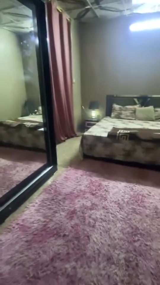 غرفه تركي خمس قطع سلايت نضافه 85 بل ميه سعرها 250 وبيهه مجال
***********
