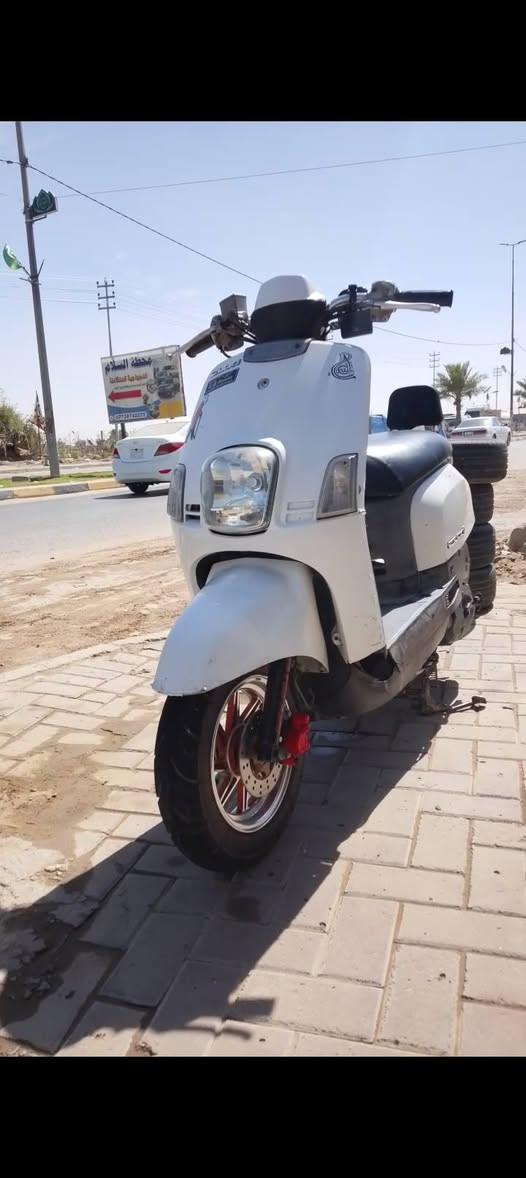 سلام عليكم ماكس بوليس كابريتر دراجه نضيفه ونضف من البصوره المحرك مالته مامفتوح تفحص وشوف الكفرات ختم واحد السعر خاص مكلف بنشر  المكان نجف حي الرحمه سايدين حي الرحمه رقم الهاتف ***********
