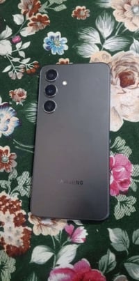 وبركاته s24مني جديد نضافه ٩٩ذاكره ٢٥٦ للبيع أو مراوس شعدك  سعر٥٧٠ وبيه...