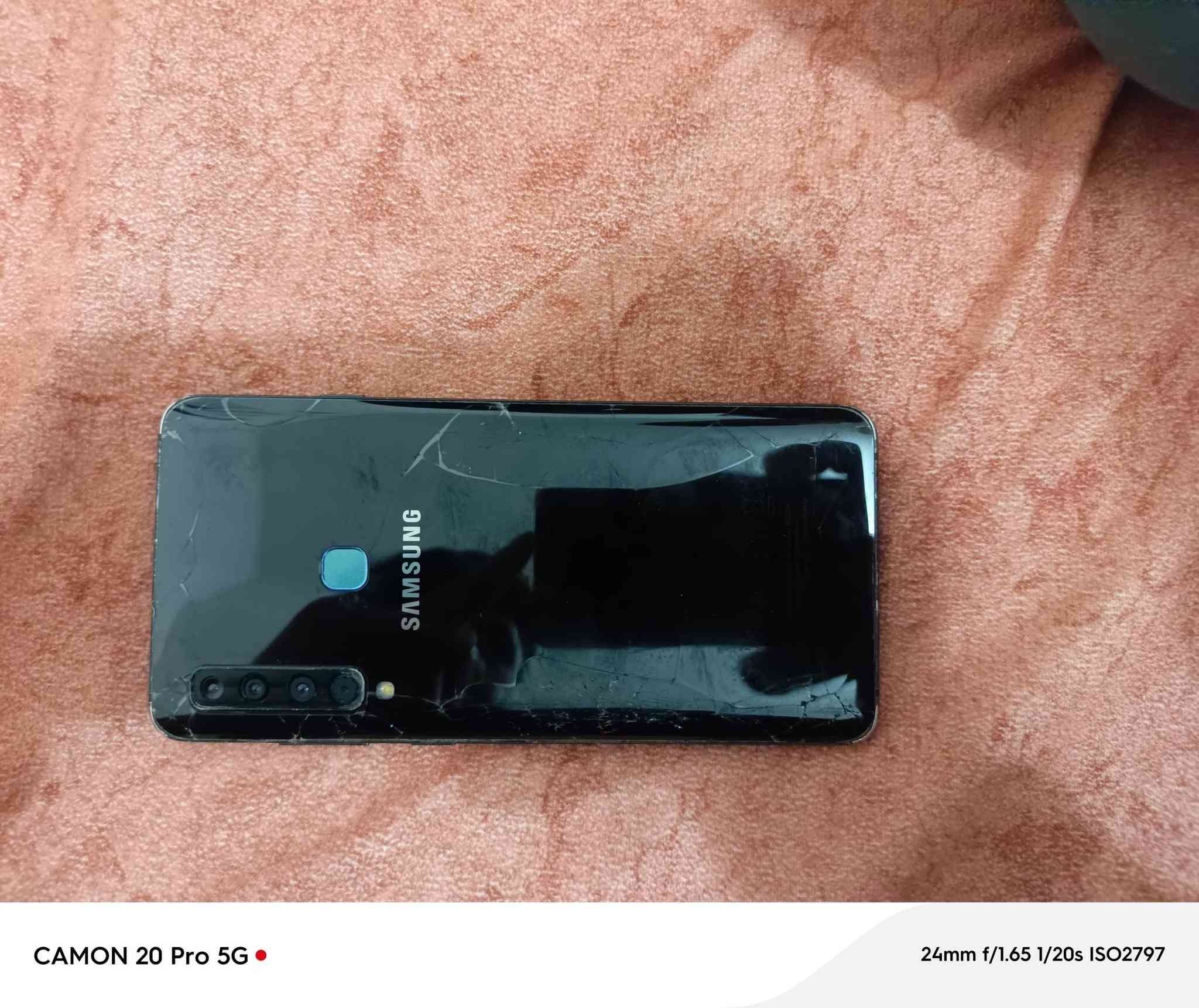 السلام عليكم سامسونج A9 2018 للبيع داكره 128 رام 6 ببجي 40 فريم بيها كسر خفيف السعر 40 بيها مجال ***********/***********
