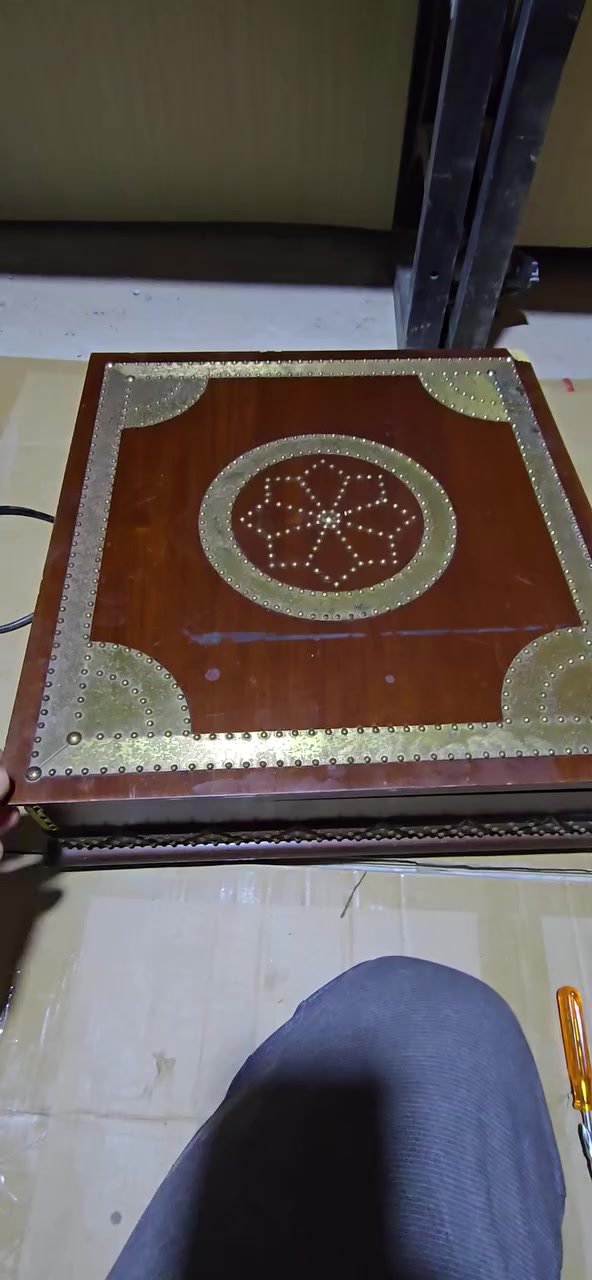 صندوق،خشب حجم نص متر طول وعرض شغل كله نحاس وزغرفه ومدوشم وزن ثقيل ب٣٥


**إذا كنت صاحب هذا الإعلان وتريد حذفه لأي سبب، رجاءا أرسل رسالة إلى الدعم الفني**