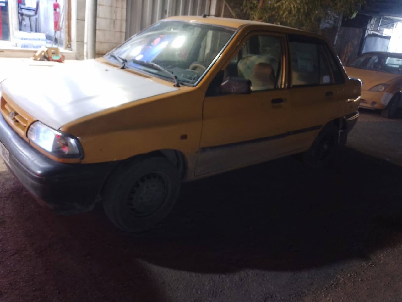 سلام عليكم شباب سايبة مديل 2010 رقم انكليزي تحويل مباشر سيارة شوفت عينك تجي تكلب وتقتنع واني بخدمتك مكان السيارة بغداد الغزالية سعر السيارة 24 وبيهة مجال حك الجية فقط والشراي هذا رقمي  ***********
