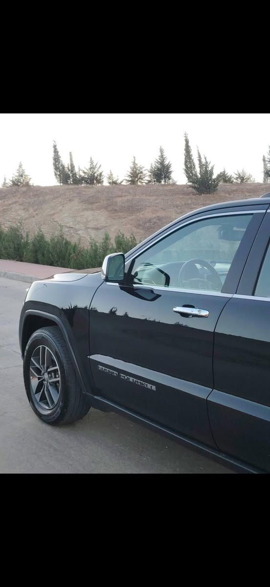 السلام عليكم من رخصة الادمنية للبيع جيب 2017
لمتد فول مواصفات للاخير رقم بغداد دولي ب اسمي سنوية جديدة
حادث جاملغ و بنيد بدون ايرباك السيارة كلش جديدة 
فتحة تشغيل عن بعد كشنات جلد و كهرباء و تدفئه 
سستم سماعات شاشه جبيرة كشن خزن ميموري 
لايتات متحرك داينمك جنطة كهرباء حساسات و اوتو ستوب
مكاني شارع فلسطين عارضها ب 197$ بيها مجال 
اي استفسار ***********
