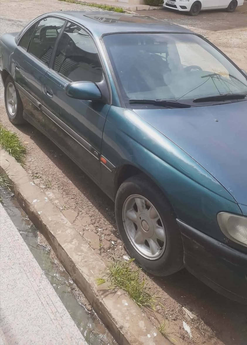 السلام عليكم السياره باسمي كير عادي بدون ضرر الاتصال على الرقم ***********
