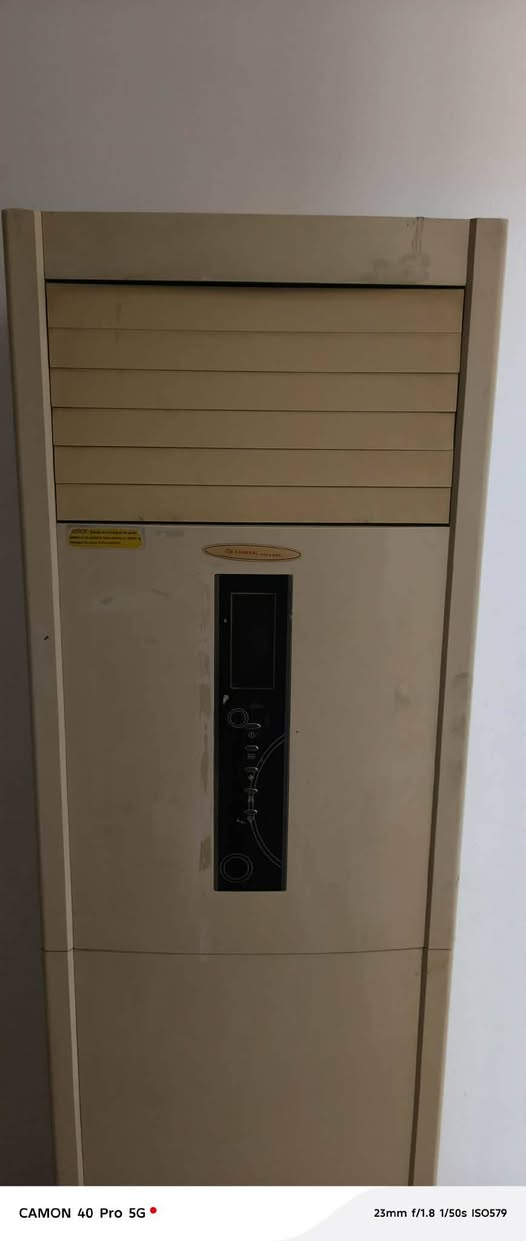 السلام عليكم سبلت مستعمل للبيع 2 طن شغال جاهز قطعة داخلية وخارجية وبواري السعر 350 وبي مجال 
*********** مكاني بغداد
