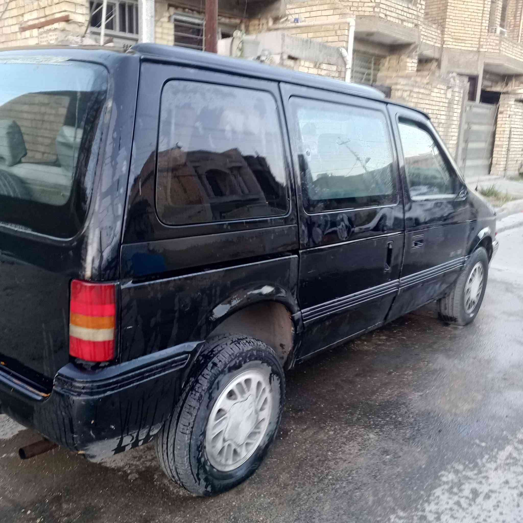 السلام عليكم دوج موديل 92 للبيع جاهزة رقم كركوك باسمي مكانها بغداد تبريد شغال اهم تاير جديد صدر جديد تبريد شغال جيد جداً منضومة جديدة  نقصها لايتات و مرايا الجهة اليمنى وبور استيرن مستحق لانه ينضح دهن بس يشتغل 
السعر 35 وبيه مجال العنوان بغداد  رستمية الاتصال ***********
