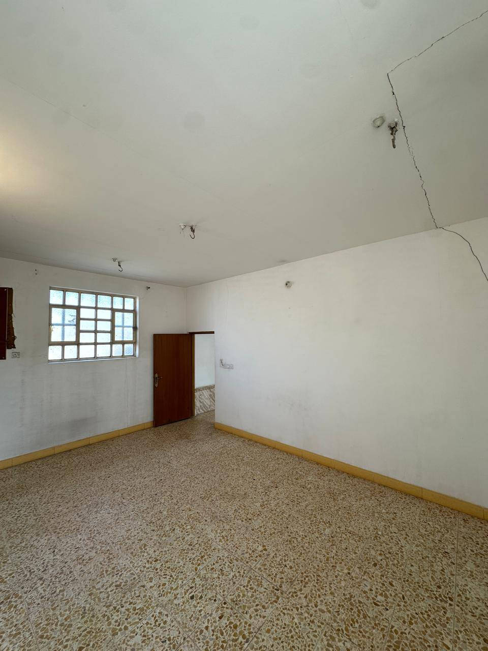 السلام عليكم مشتمل خارجي للايجار شارع المستشفى قرب بيت الحبوبي طابق ثاني درج خارجي معزول وحده 
غرفه وصاله وتخاريج ومطبخ تفاصيل داخل الفيديو 
ابو صخير 
*********** واتساب او اتصال
