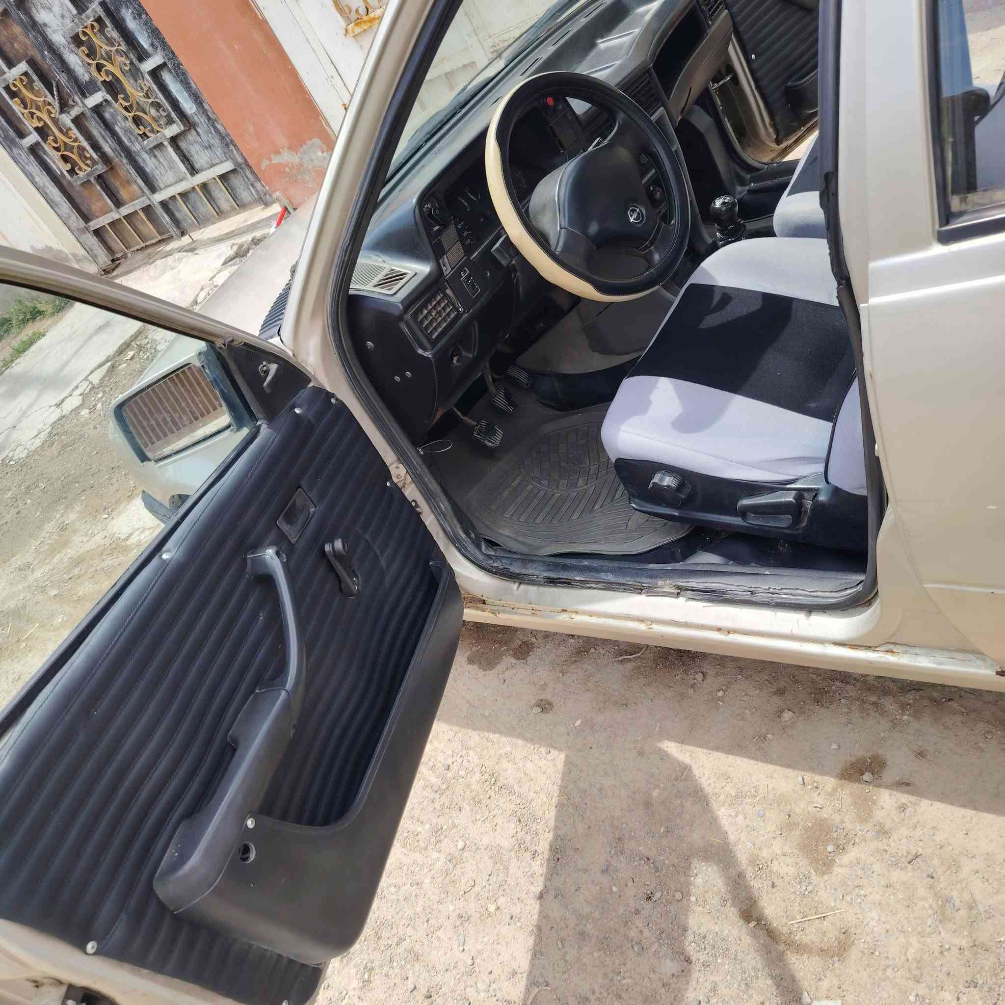 اوبل 
اوبل كاديت موديل91
 سنويه لل28
رقم كركوك مشروع وطني
 شرط التحويل والغرامات
مصبوغه عام جماليه
گير محرك شرط
غرفه جديده
تايرات نضاف
صدر قبل شهر بدلتو كامل 
السعر 24
للاستفسار ***********
