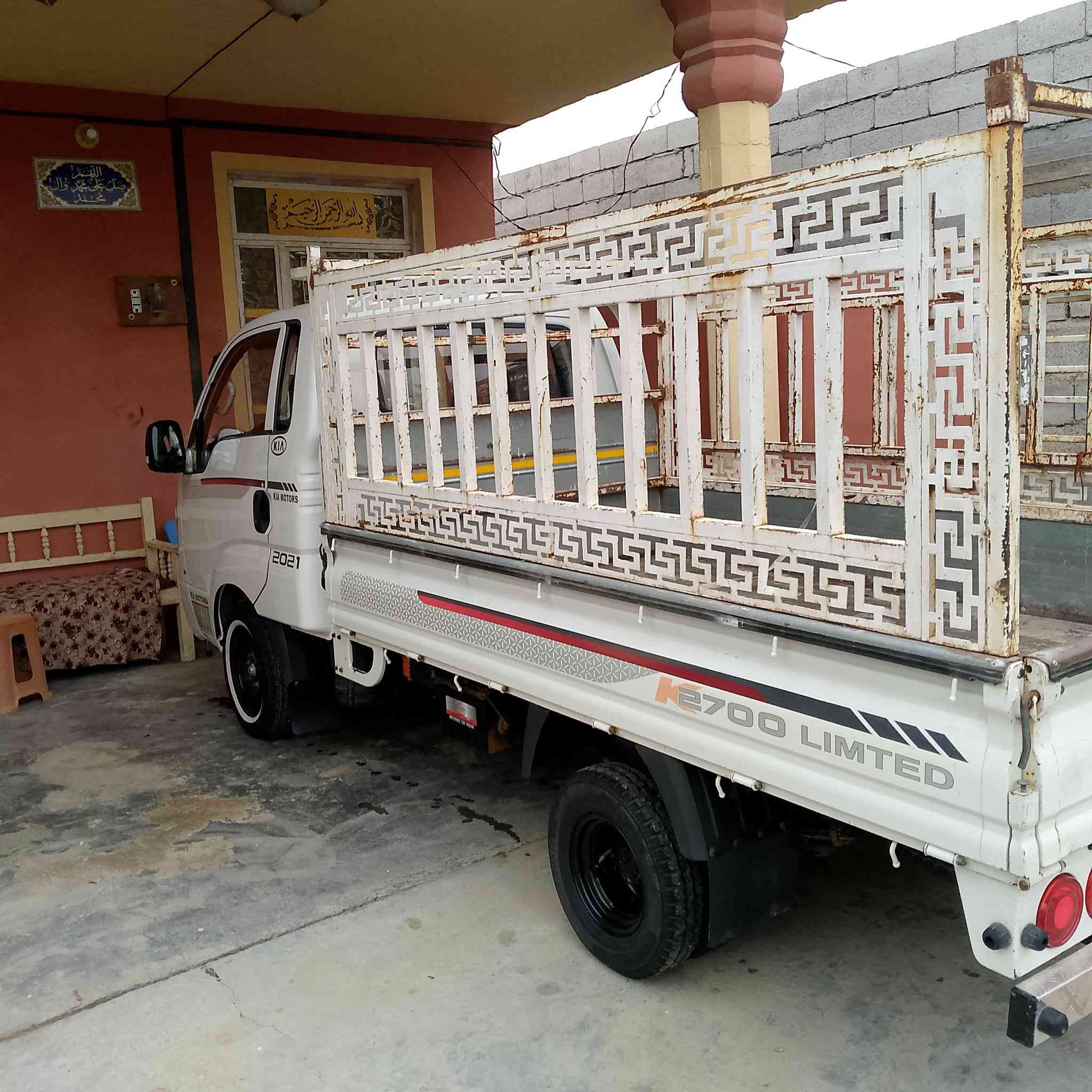 سلام عليكم كيا حمل البيع موديل 2018 سياره مكفولة كفالة عامة ما بيها اي نقص تخم تاير جديد رقم نكليزي بغداد محرك خير مال الله كشر حلو بلادي مكان ديالى السعر الخاص ***********
