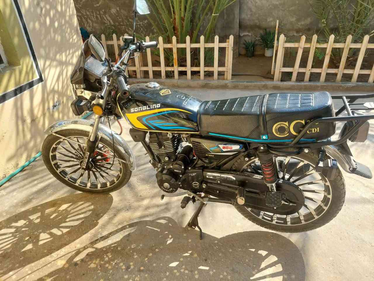 سيفـان ٢٦مابيها نقص كفاله كامله مكمله اوراق كامله كلها شغاله مال جناي مكان ديالى بعقوبه سعر ٨٠٠بي مجال بسيط كلش شراي اتصل ***********
