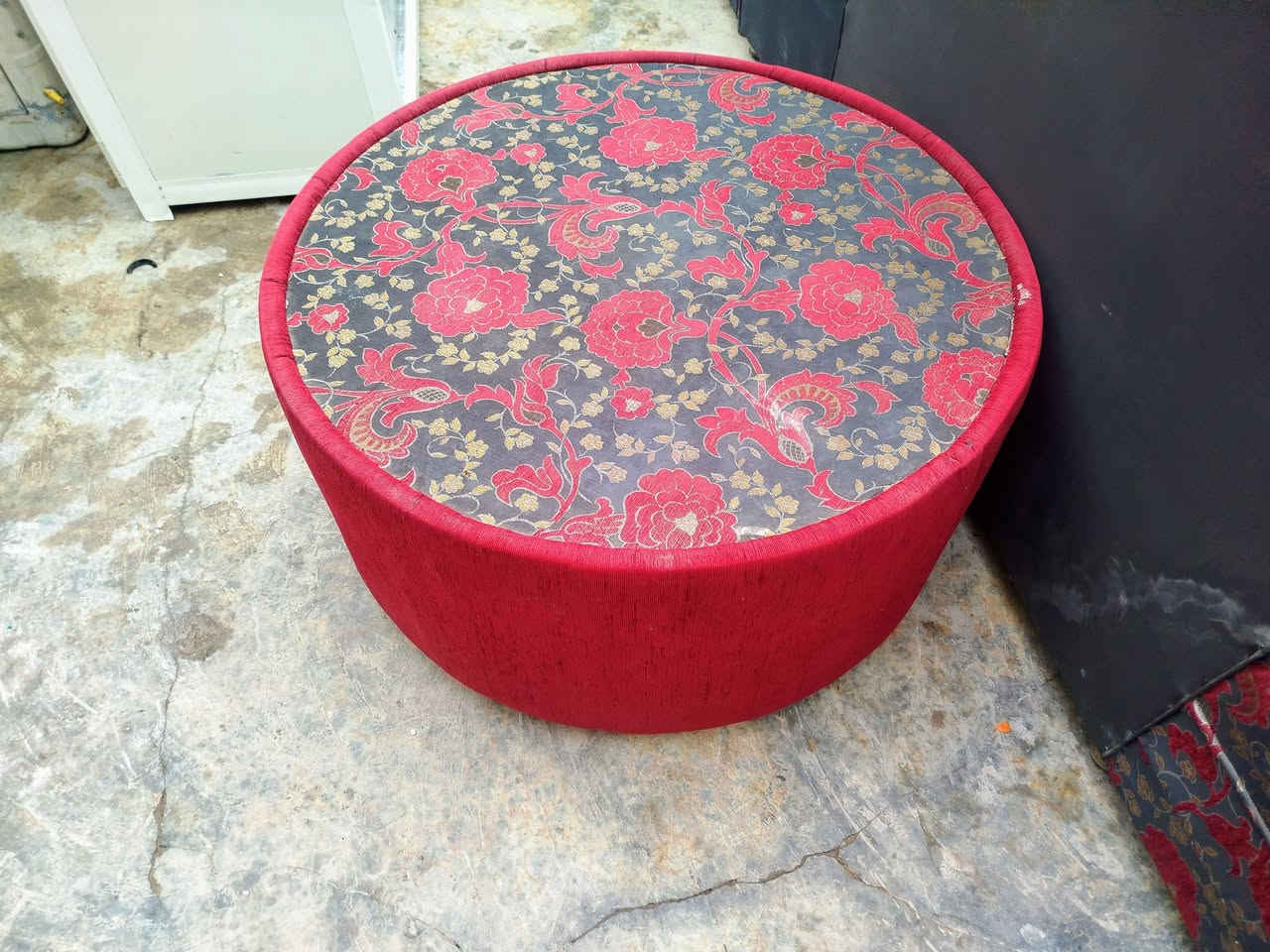 قنفات مستخدم عدد9قطع نضيف سعر 130الف بي مجال للشراي ***********كركوك
