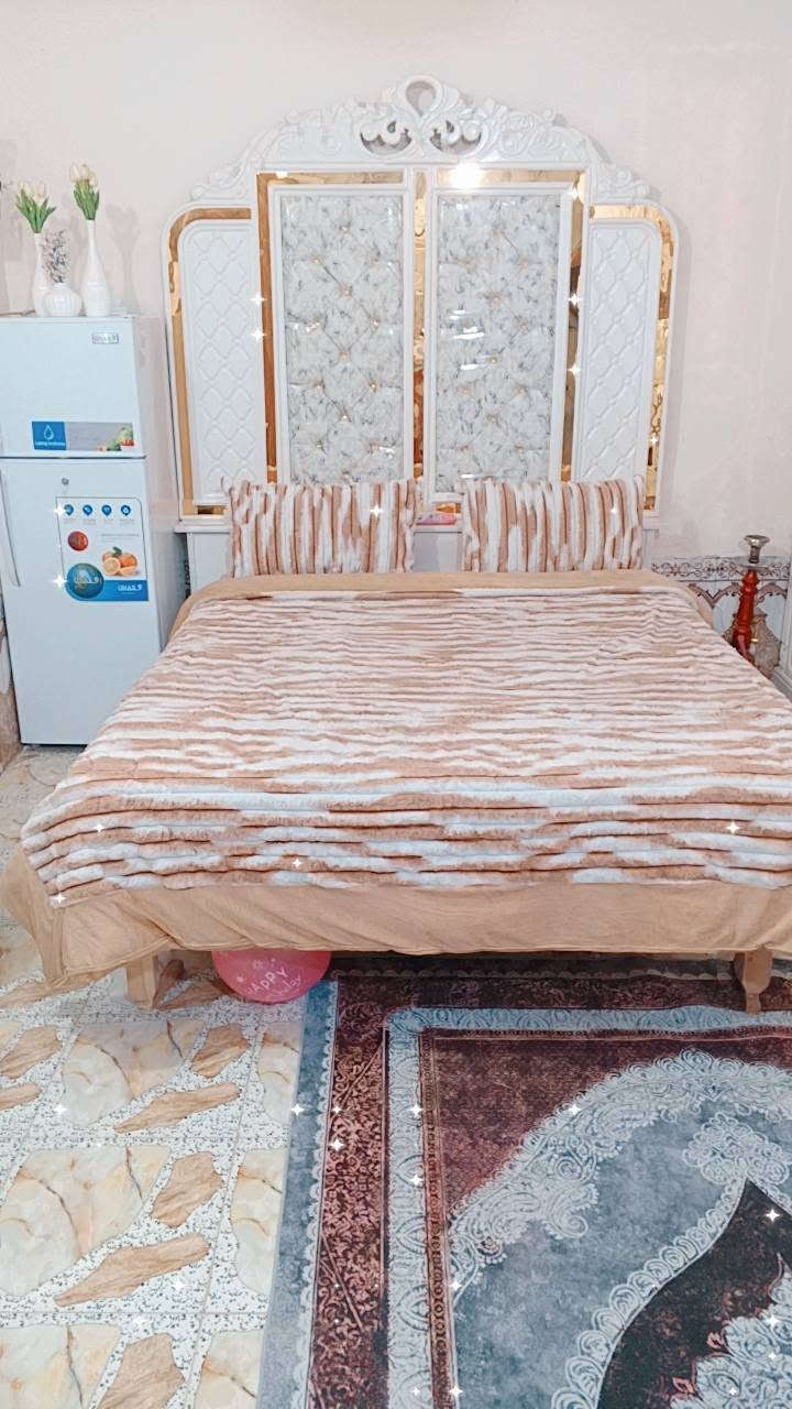 غرف نوم للبيع استعمال قليل ضرر بسيط 
تختوي كنتور وملحق وميز مرايه وميز شاشه وجربايه وميزين مال جريايه غرفه ضخمه شغل عراقي غرفه عراقيه  سعر مليون و 800 وبيه مجال مكاني بغداد حي النصر للاستفسار ***********
