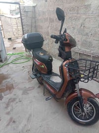 ماطور شحن • نظيف • ٤ بطاريات