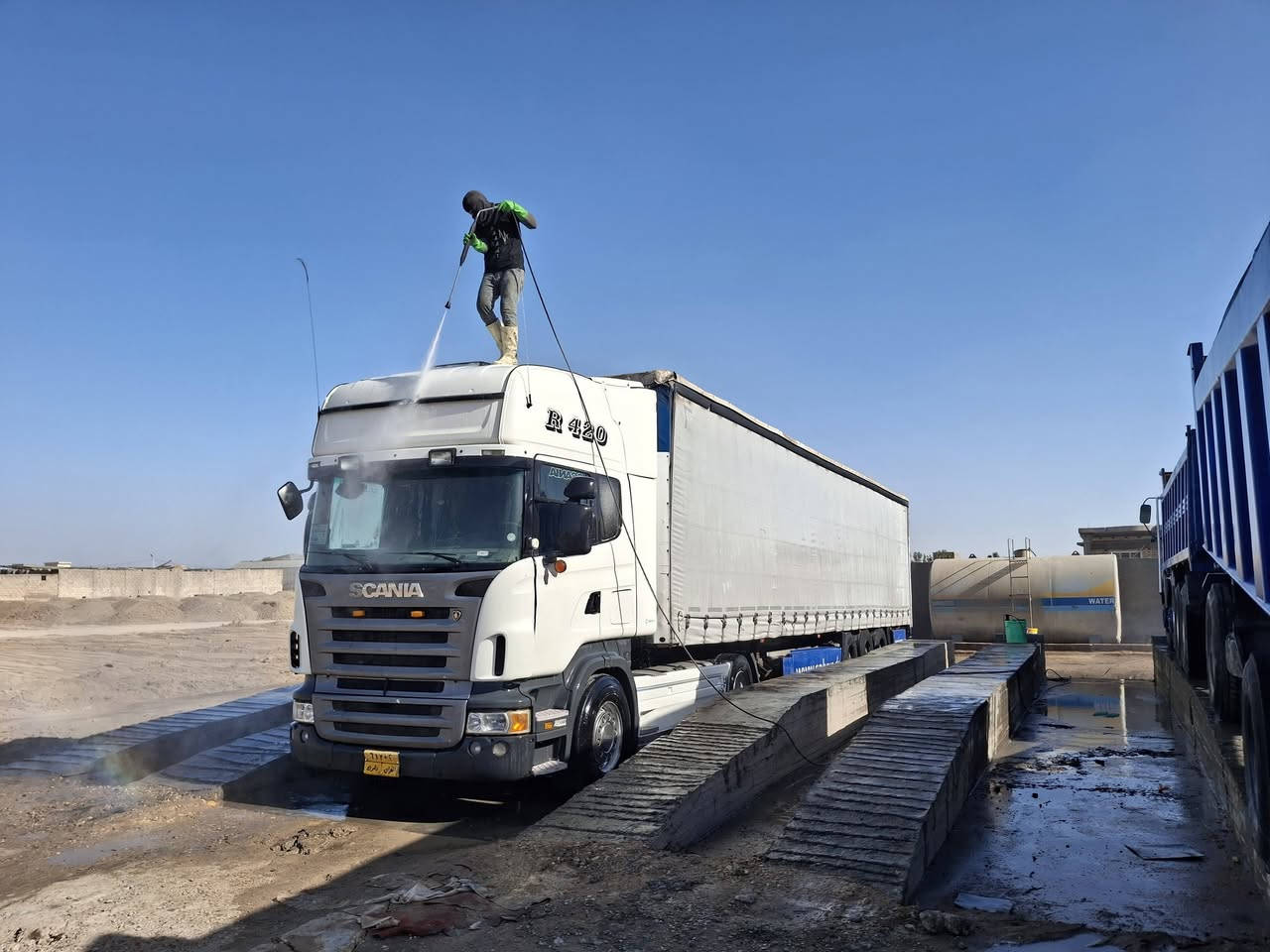 سلام عليكم للبيع سكانيه موديل ٢٠٠٥ مكفوله كفاله عامه تخم تاير سياره جديده وجاهزه مكان السياره الصويره سعر ٢٣٠ مع المجال  ***********)@***********
