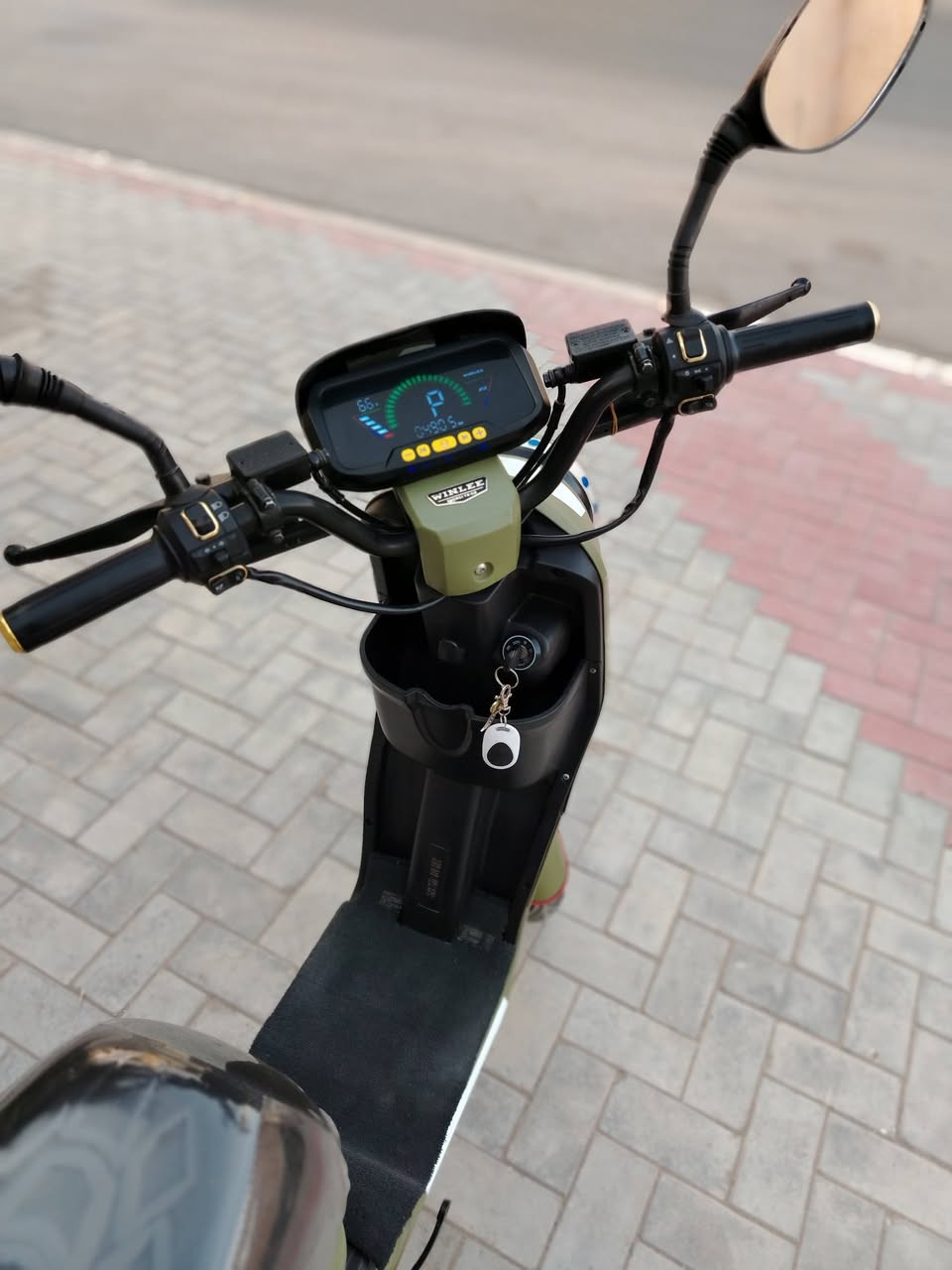 سلام عليكم 

دراجه شحنR9موديل 2026 وينلي فول مواصفات ✅ بطاريات عدد5اصليه ✅نظام Rرجوع الى الخلف ✅شاشه دجتل نظامه بلوتوث   تحديد اعطال 4سرع ✅بريكات هيدروليك قويه جداا ✅السرعه القصوى70KM✅جهاز انذار ضد السرقه✅ملف 1200✅لايت LEDزنون ✅سويج /بصمه /كارت ✅اشاير دبلات عدد 4✅

دراجه نظيفه 
السعر 480وبيه مجال بسيط 

مكان كربلاء 
راسلني خاص او رقم ***********
