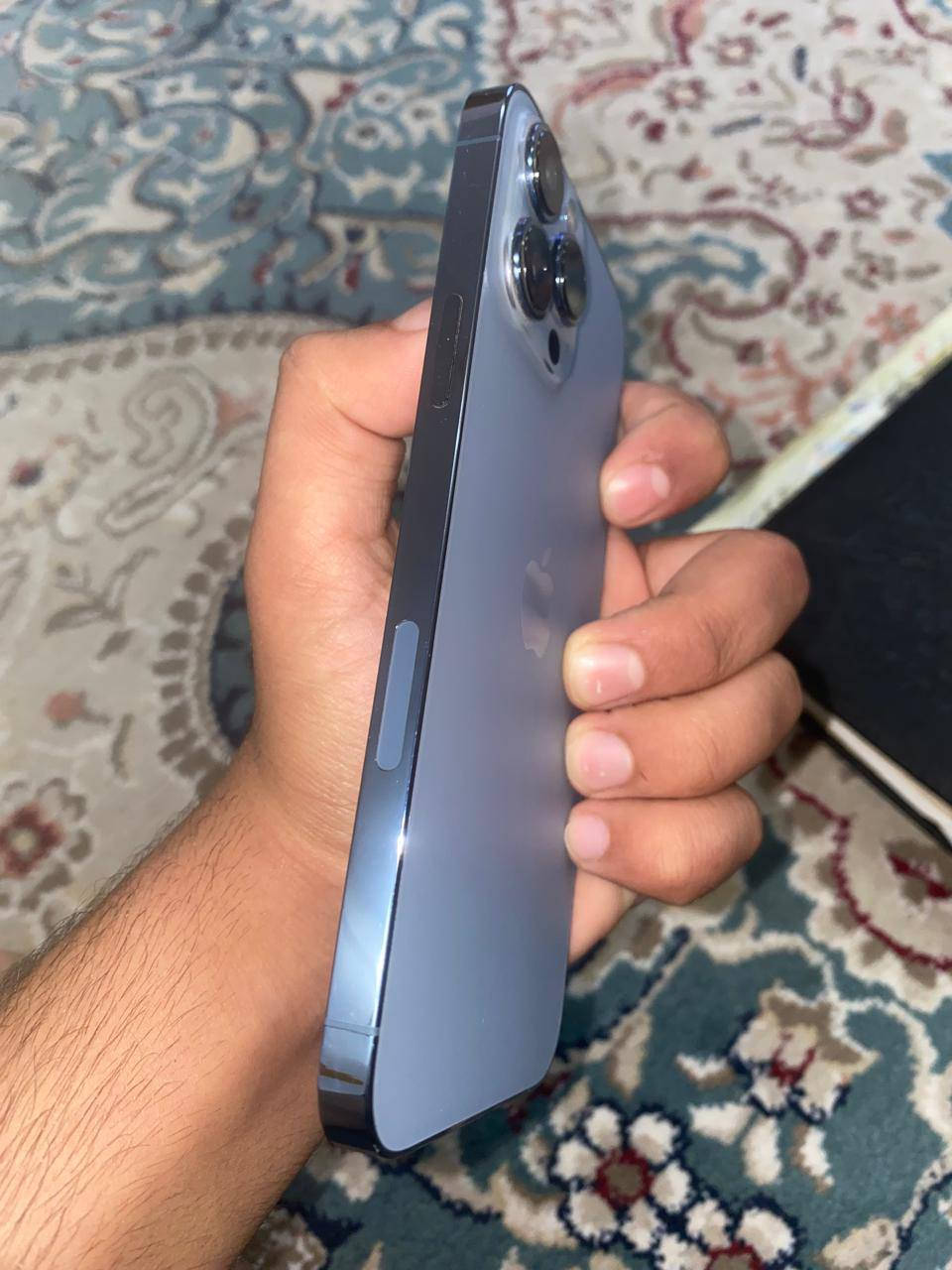 سلام عليكم . ايفون ١٣ اسود وبحري الاسود ذاكره ٢٥٦ بطاريه ٨٤ نضافه 100/100 مامفتوح امريكي ال بحري كذلك
