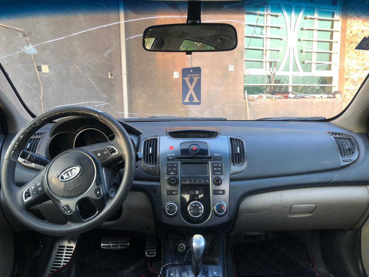 السلام عليكم 
فورتي موديل 2010 سياره جديده تخم تاير كير مكينه باتري كله جديد دوشمه جلد تدفئه بل كشنات اشاير بل مري فتحه نضام ايكو اي نقص مابيهة صدر جديد امامي وخلفي سياره بسمي سنويه بعدهي مصاقطه سياره مبدل بيهة بنيد وجاملغات ثنين امامي وتصليح شويه بل لغد
سعر 68 وبيهة مجال قليل جدا
مكاني بغداد دورة هورجب 
للستفسار اتصل 
***********
*********** بغداد, العراق
