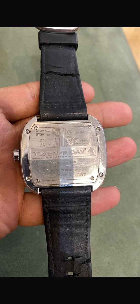 السلام عليكم سفن فراي دي اصلي 
للبيع 
ساعه غاليه مثل متعرفون اسعارهن


**إذا كنت صاحب هذا الإعلان وتريد حذفه لأي سبب، رجاءا أرسل رسالة إلى الدعم الفني**