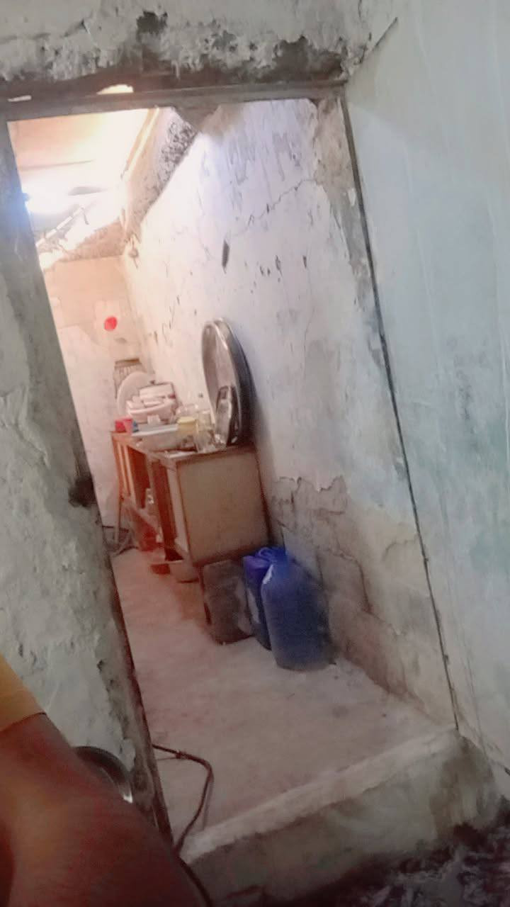 السلام عليكم بيت للبيع بالمحموديه وراء السكه على العماره 13 وبي مجال مساحته 175 رقمف***********
