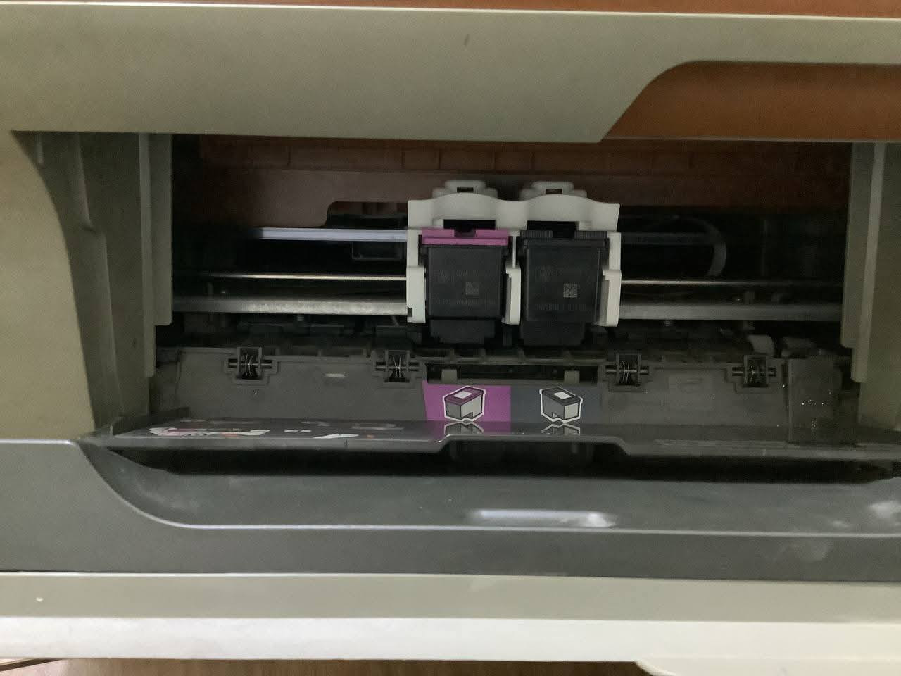 ابيعها بسعر موته ماعدي مكان ب35 شامل توصيل 😂 طبعا حقنتها بحبر بس مو اصلي الي يجيب حبرها الاصلي افضل استنستاخ عادي ملون


**إذا كنت صاحب هذا الإعلان وتريد حذفه لأي سبب، رجاءا أرسل رسالة إلى الدعم الفني**