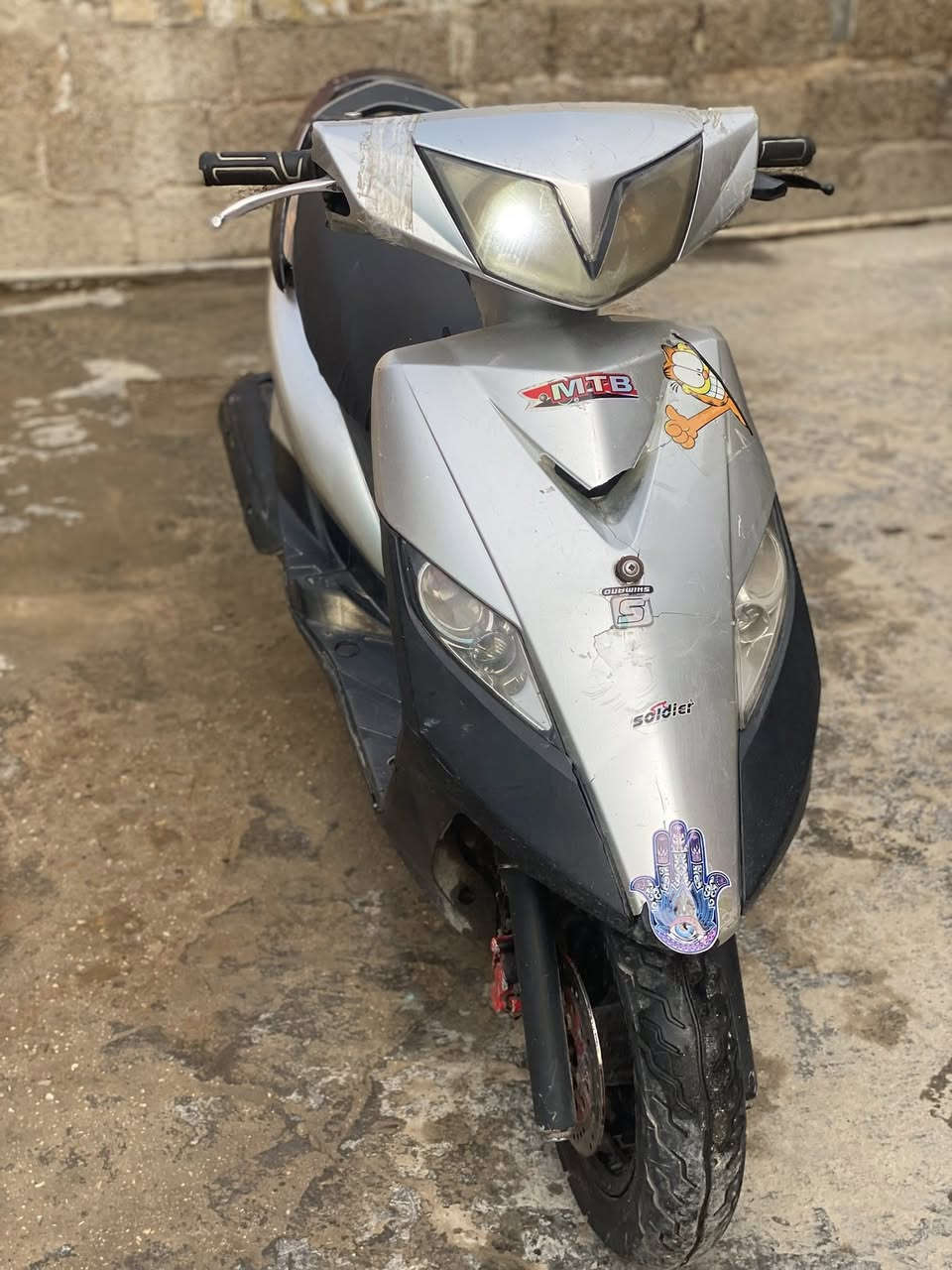 سلام عليكم دراجه نضيفه شغاله سلف هندر مكينه نكره بكل وكت كيجات بانزين سرعه شغالات كهربائية عامتن غاله مكينتها ناعمه بيها ملاحضات بصيطه مكاني بغداد الحريه شارع 30قرب أسوق مريومه رقم تليفون ***********اتصل وتدلل سعرها خاصص
