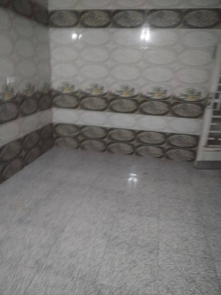 بيت ١٠٠ م طابق واحد نقص فقط الاستقبال أبظهر السايدين قرب أسواق أبوعلي حي الجامعه رقم الهاتف ***********

