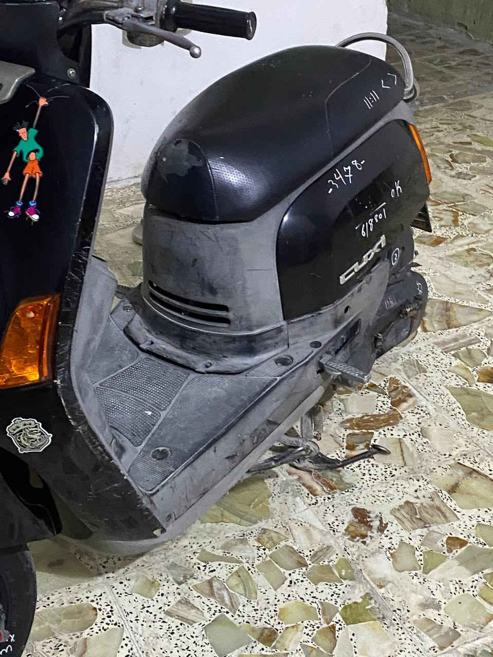 بوليس للبيع مديل 8 شوفت عينك نضافتها  مكاني كربلاء حي الغدير السعر 750وبيها مجال وصل معرض موجود***********
