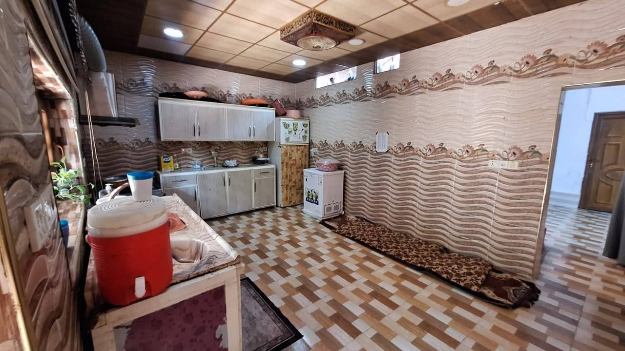 🏡 فرصة مميزة لامتلاك منزل في أحد أرقى مناطق حي الجامعة
🔹 للبيع منزل بمساحة 200 متر مربع
📍 الموقع: حي الجامعة – قرب المدرسة الصينية، منطقة هادئة وراقية، مناسبة للسكن العائلي.
✅ طابو ملك صرف.
يتكون المنزل من: ✔️ غرفتي نوم.
✔️ غرفة استقبال.
✔️ صالة.
✔️ مطبخ.
✔️ بيتونة.
💰 السعر المطلوب: 110 مليون دينار عراقي (قابل للتفاوض مع الجادين).
📞 للاستفسار أو تحديد موعد للمعاينة، يرجى التواصل على الخاص أو الاتصال.***********
اومراجع مكتب الهيبه
