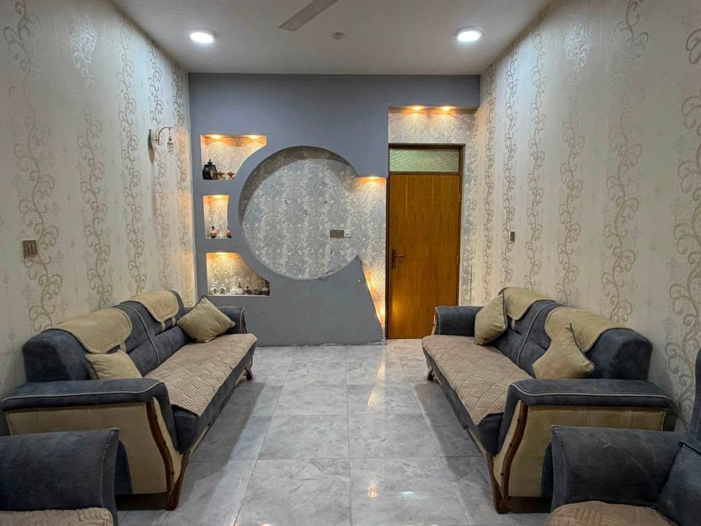 🏠 / دار للبيع مساحة ١٦٥ م طابو صرف 

             واجهه ٧.٥ م / نزال ٢٢.٥ م 

🧱 بناء حديث درجه أولى 

الطابق الاول/ مطبخ . أستقبال . هول . غرفتين . مجمع صحيات . كراج . صحيات خارجيه 

🌍 الموقع / المحاربين قرب الجواهري ( خلف التجاري )

للأستفسار أكثر مراجعة مكتب 
#عقارات_أراضي_بابل_الخضراءللمقاولات العامه والتصاميم الهندسية
شارع ٦٠ .. عمود ٣٠٠ .. مقابل أستدارة علي بقلي 
الشيخ حازم 
وسام محمد 
أبو حيدر / *********** حلة, بابل
