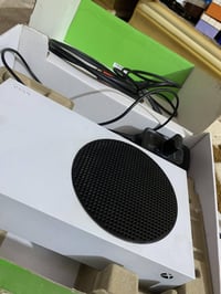 اكس بوكس سيريس اس • اغراض اصلية • شاحن جوستك