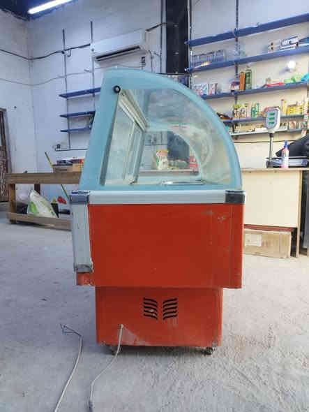 براد شغال كامل للبيع 350وبي مجال مكان نجف شارع المطار ***********
