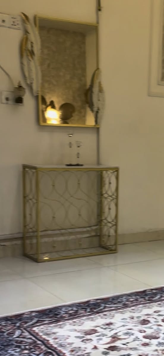 سلام عليكم كون سول وميز تلفيزيون  بـ ١٠٠ وبيهن مجال مستعجله مكاني بغداد الحريه هـذا الرقم ***********
