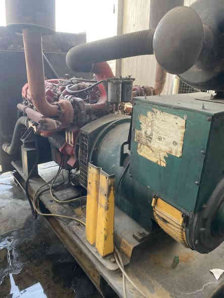 سلام عليكم دايو ٨ كهربائية راس توليد جديد الاصلي تجي اتحملهه بيدك بيه تبخير قليل يعني بلشهر كله ماتعبر الخمسه لتر للبيع ومراوس بومه ٢٥٠ جديده مكاني البياع وهذا رقمي ***********
