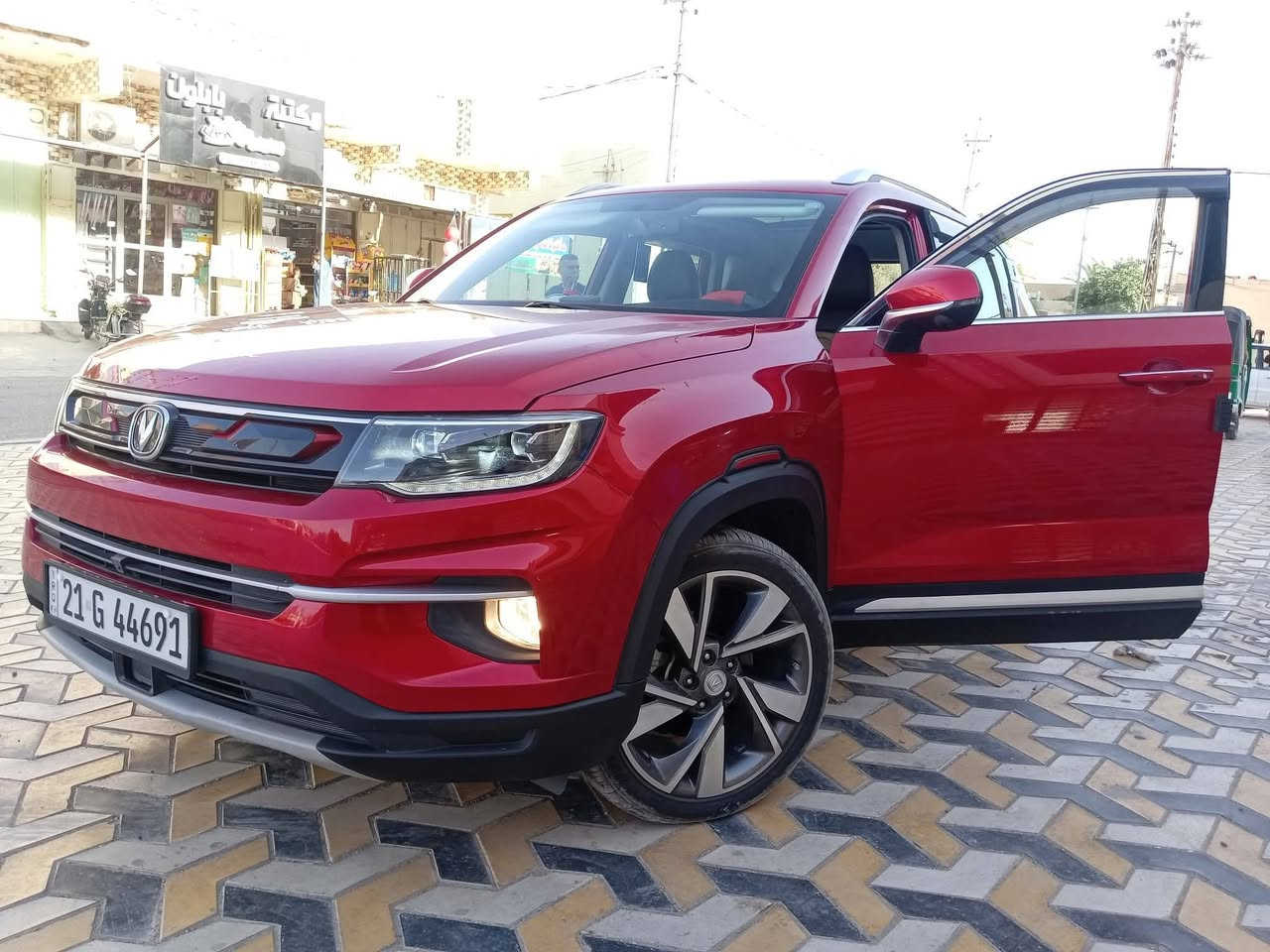 للبيع  شانجان CS35 بحالة الشركه🚗
📌 الموديل: 2020
📌 اللون:  أحمر 
📌 المحرك: 1.4 terbo
📌 عداد المسافه: [85.000كم]
📌 الوقود: بنزين. عادي
سنويه وهزه جديده الى2030
✅ شاشة لمس
✅ كاميرات 360
✅ حساسات امامي خلفي
✅ قياده ذاتيه
✅ بلوتوث. USB
✅ نظام توفير الوقود. Sport. عادي
✅ مكيف ثلج
✅ تخم تاير جديد
✅ مرايات شفط
✅ بانوراما 
✅ تشغيل عن بعد
 كير. ومحرك. وحداديه. على وضع الشركه. السياره مال بيت شخط ابره مابيها. 
رقم السليمانيه جديد
سعر السياره :125$
📍 الموقع (بغداد ) 
للاستفسار:
***********
