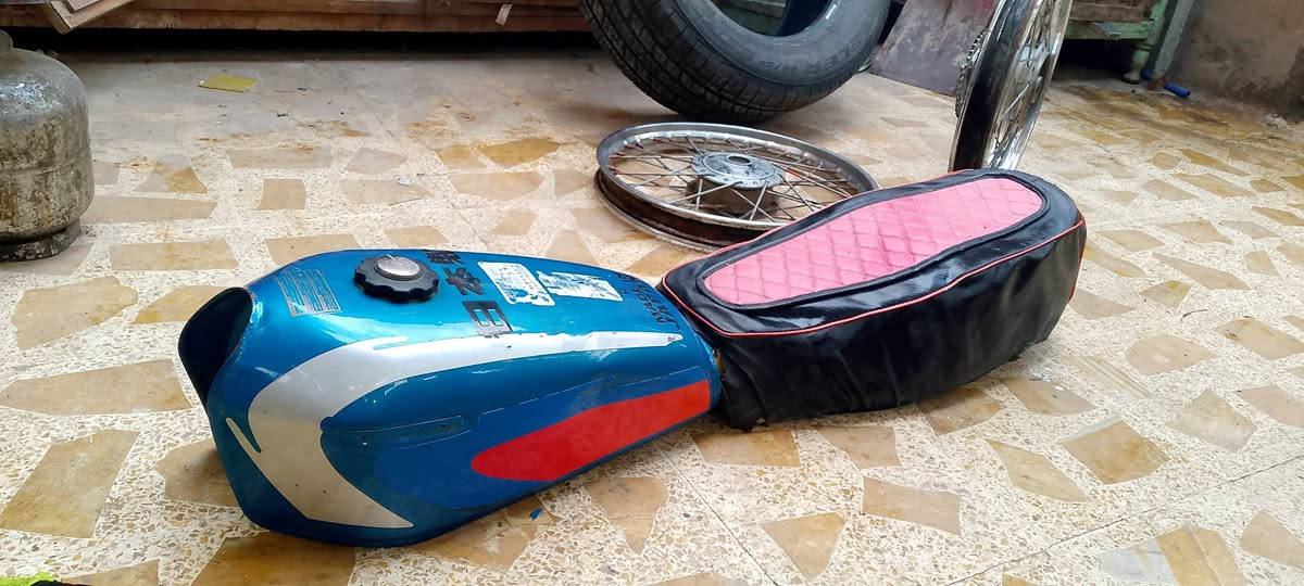 السلام عليكم غراض موطور ابراني للبيع غراض نظيفه تقريبن نضافه 75٪ شي مرتب ودرجه اولى اطلب سعر عجبني ابيعك مكاني موصل حي عدن ليتواصل ع رقم ***********
