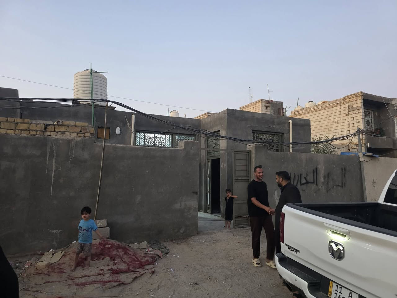 بيت زراعي للبيع مساحته 150 متر يحتوي ع غرفتين ودوانيه وصحيات داخليه وخارجيه والسعر مناسب جدا موقعه بدايه منطقه الاسكان الصناعي قرب طريق الصدرين
***********
