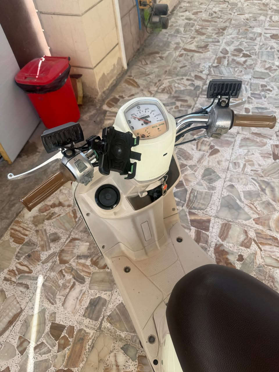 سلام عليكم دراجه بوليس للبيع نضيفه حيل دراجه وجاهزه مانقصها كلشي سعر850 وبيها مجال للشراي تصال *********** مامتواجد خاص
