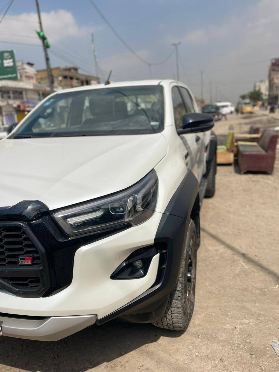 سلام عليكم جي ار للبيع سياره 2025 مكفوله كفاله عامه وبسمنه ومعروفه مواصفاتها وسعرها 450 يعني اربع شدات وخمسين وخابرني وتدلل /***********
